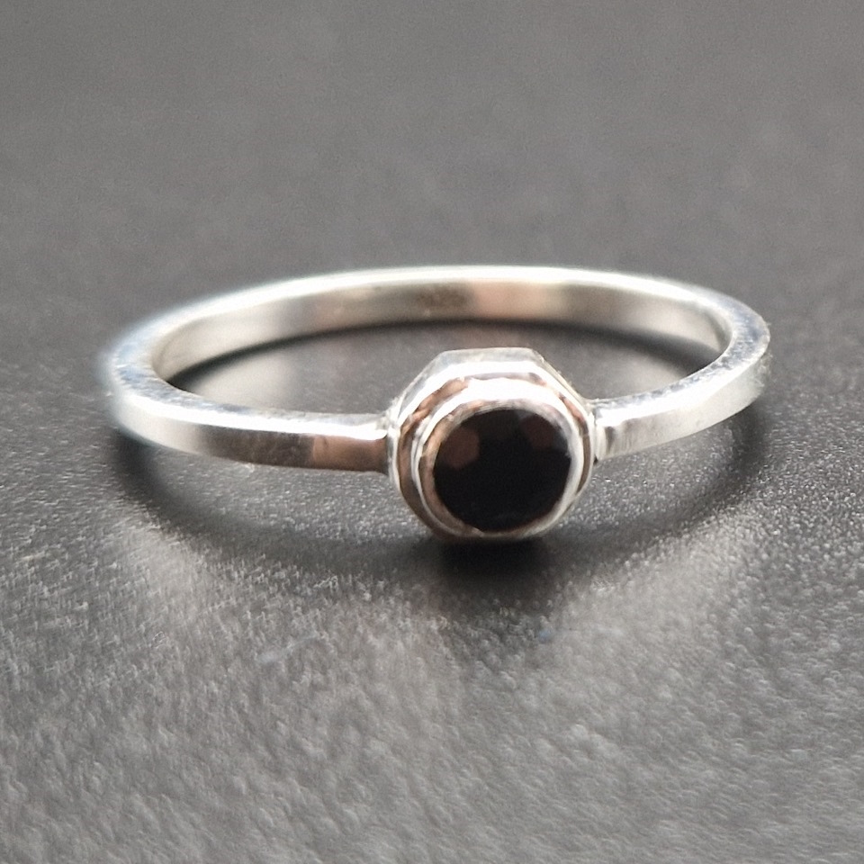 Velar Noir - Stackable Fair Trade Onyx 925 Silver Ring