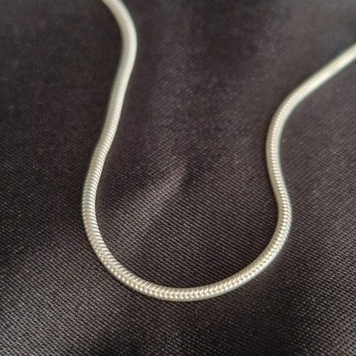 Ouroboros - Raffinierte Fair-Trade-925er-Silber-Halskette
